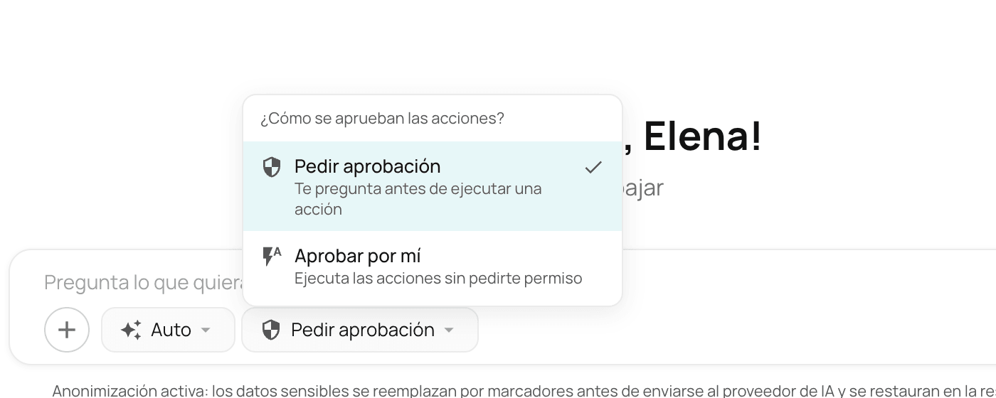 Menú «¿Cómo se aprueban las acciones?» del chat de NiuCore, con las opciones Pedir aprobación y Aprobar por mí.