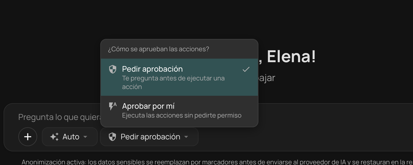 Menú «¿Cómo se aprueban las acciones?» del chat de NiuCore, con las opciones Pedir aprobación y Aprobar por mí.