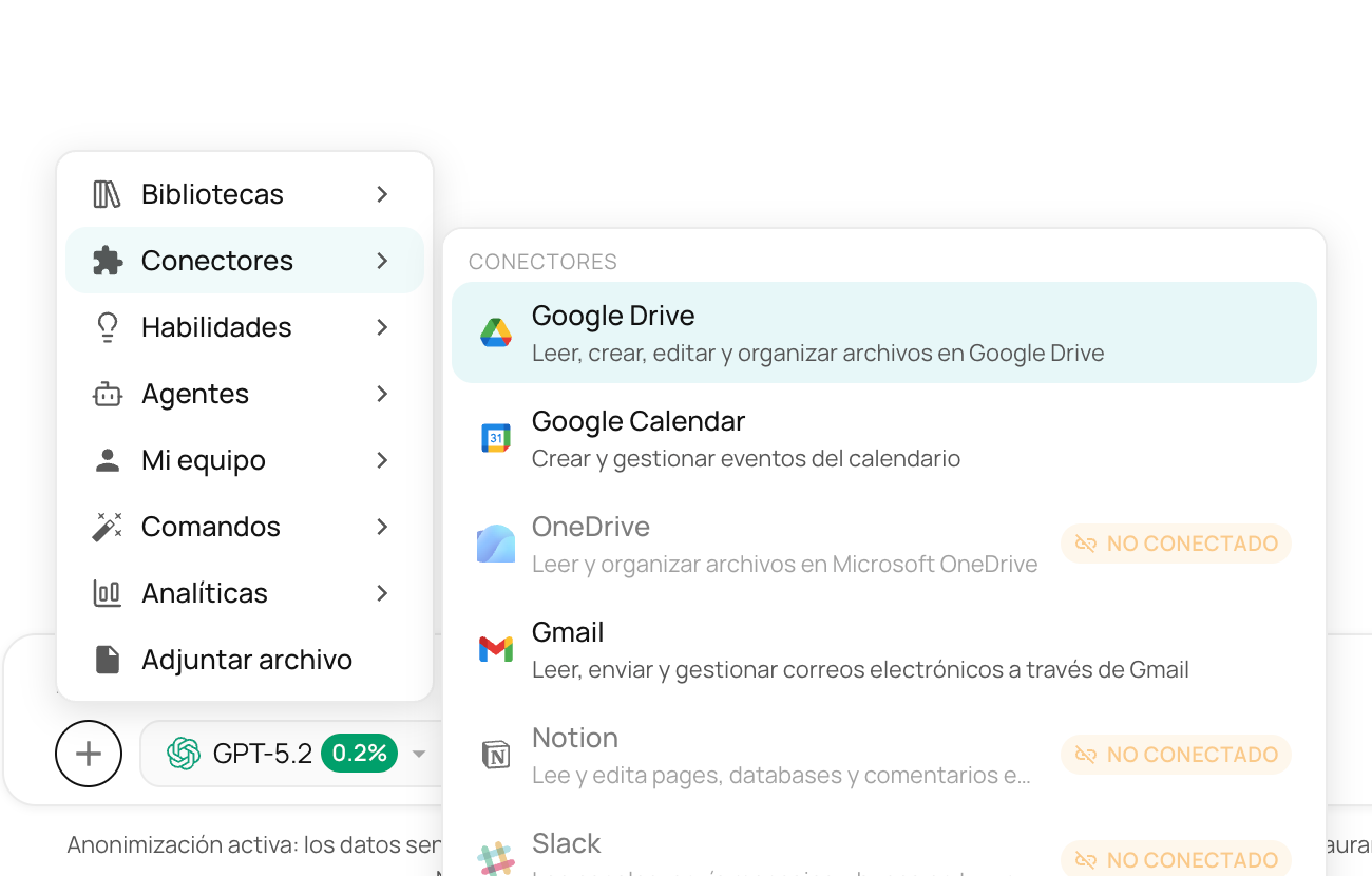 Menú de recursos del chat de NiuCore con bibliotecas, conectores, habilidades y analíticas, y la lista de conectores disponibles.